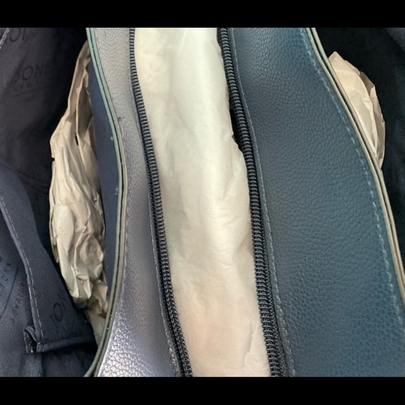Jones New York Signature Hand Bags 3 different colors to choose from. - Picture 7 of 9